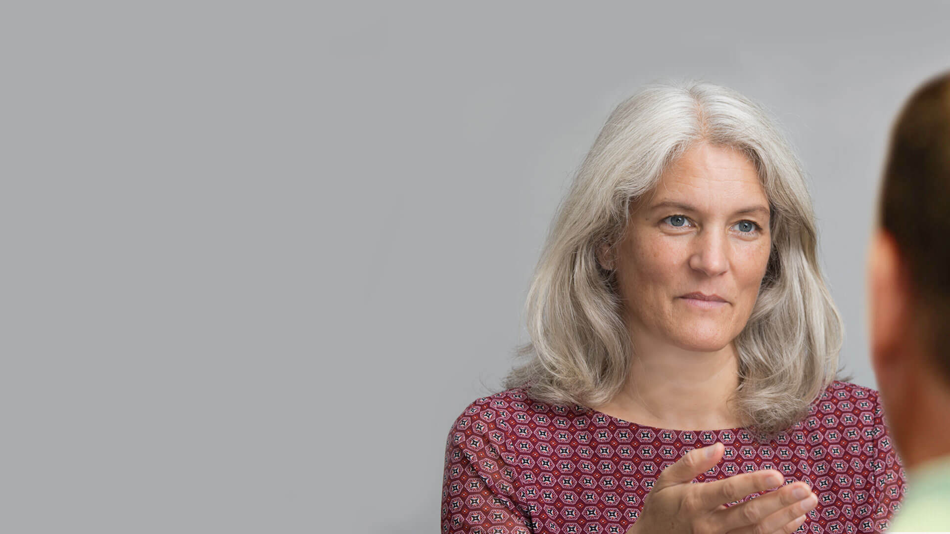 Susanne Breit im Gespräch mit einer Klientin